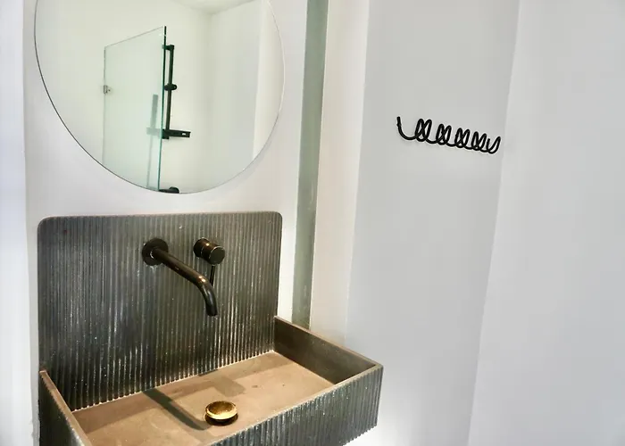 Hip And Funky Apartment Silom Soi 3, With Rooftop View
